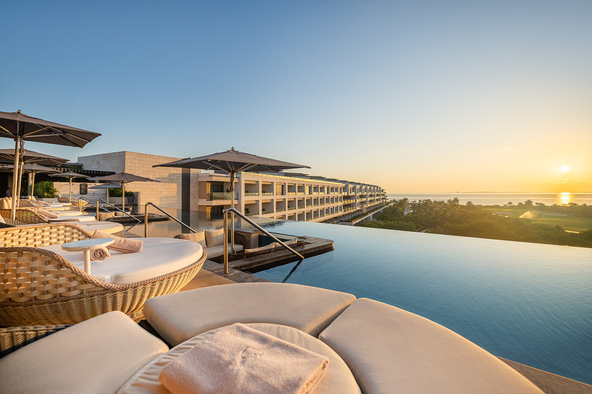 What a Mexico All-Inclusive Really Costs This Winter: Real 2026–27 Prices From a Travel Advisor